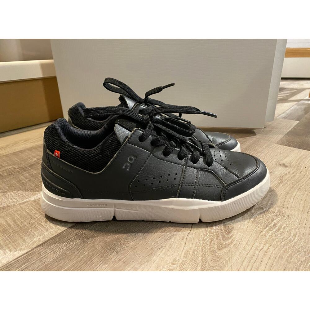 On Running The Roger Clubhouse Sneakers Black White Womens 7.5 - Picture 2 of 13